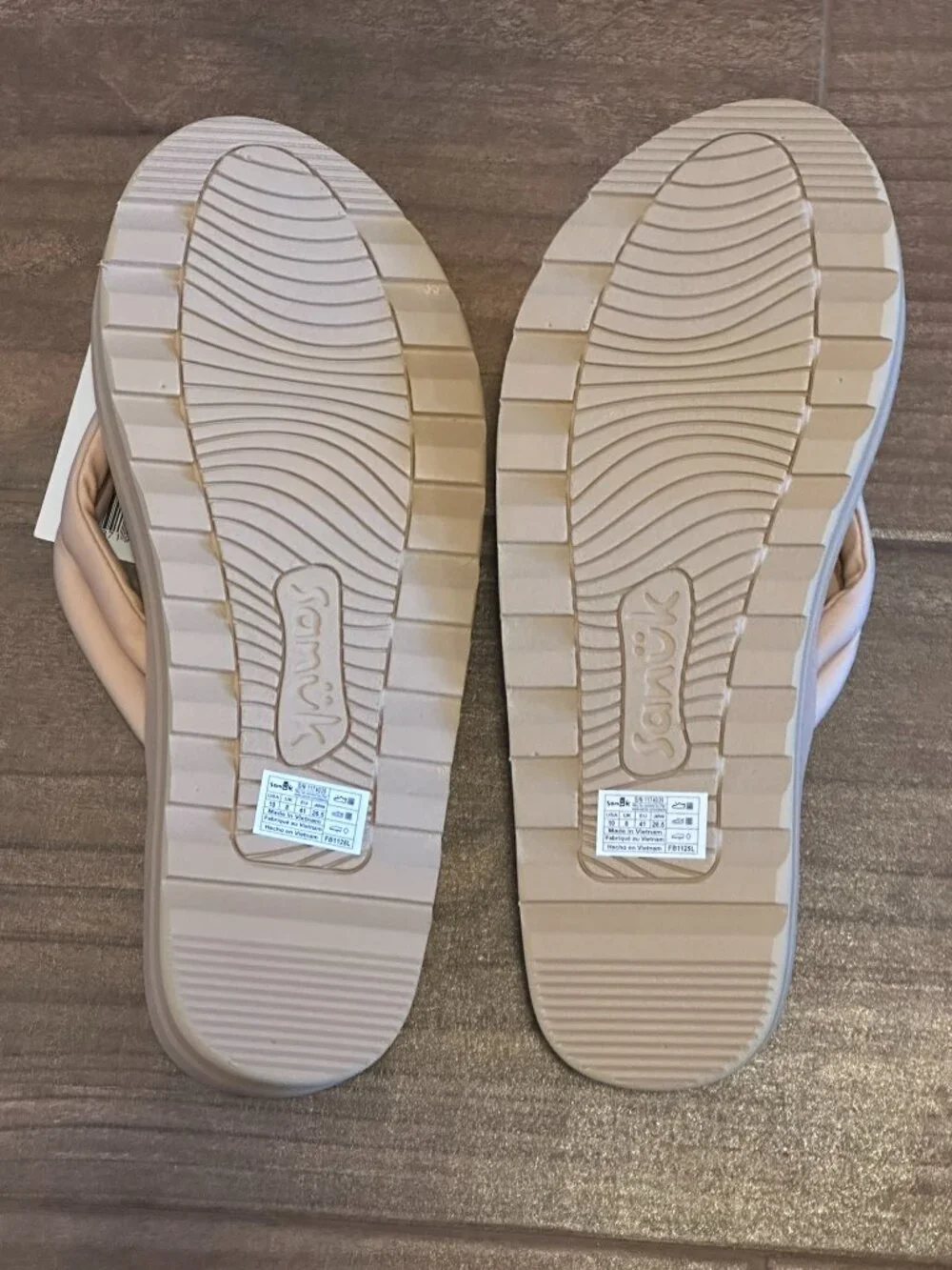 NWT Sanuk Size 10 Women's Yoga Puff-n-Stuff Platform Memory Foam Flip Flops